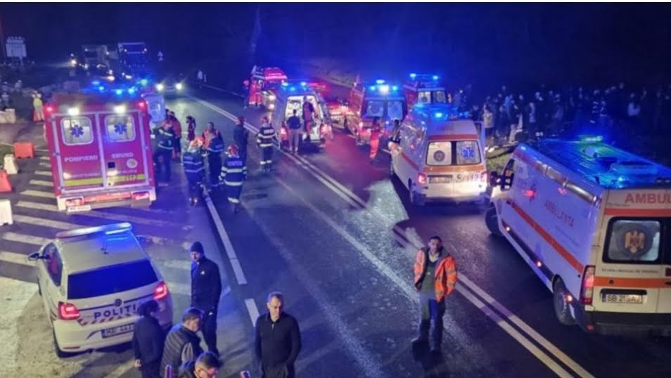 Accident grav cu două autocare în care sunt 90 de elevi şi profesori. A fost activat Planul Roşu de Intervenţie