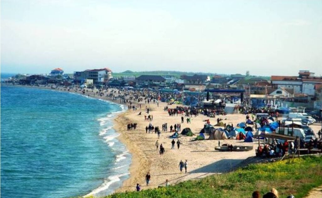 Ce facem de 1 Mai la mare? De la Grill Fest-ul primăriei, la Beach Please în Costinești, maratonul nisipului sau bătrânul Sunwaves