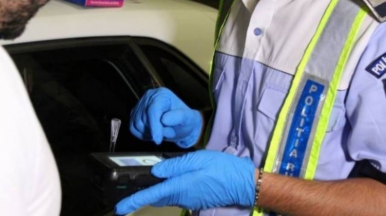 Ploieşti/ Un şofer drogat a intrat cu maşina într-un branşament de gaze, pe strada Găgeni. Inițial, refuzase testarea antidrog
