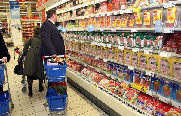 Bătaia de joc din România a ajuns şi la alţii: cât lapte este, de fapt, într-o cutie de 1 litru din supermarket