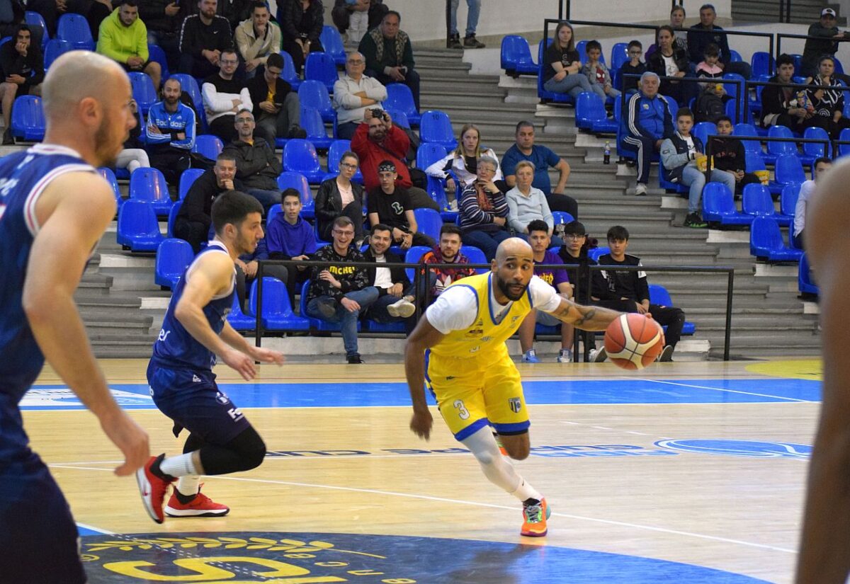 Trebuie să câștige fără Mitchell