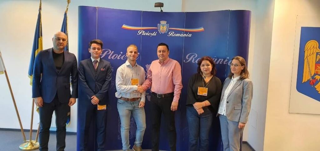 Trei tineri din Ploiesti au fost „primari” pentru o zi