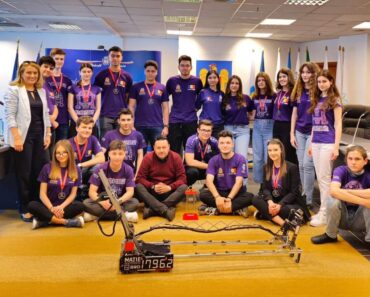 Echipa de robotica Ro2D2 a liceului „Mihai Viteazul”, premiata de Primaria Ploiesti