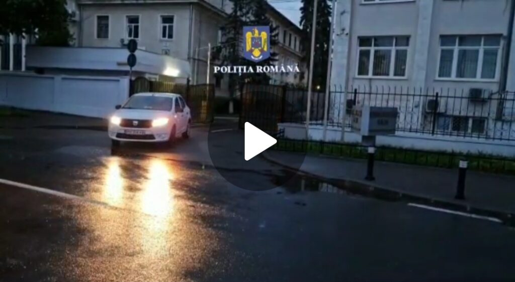 Perchezitii in Prahova, la contrabandisti de bijuterii, parfumuri si haine aduse din Turcia
