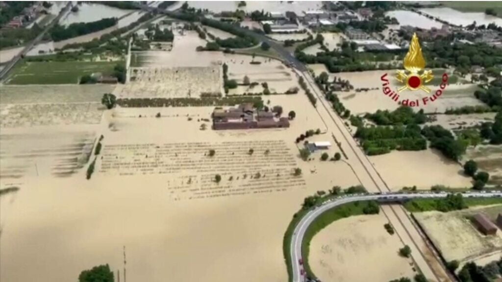 Mulți români printre oamenii loviți de inundațiile catastrofale din Italia. ”Am pierdut tot”