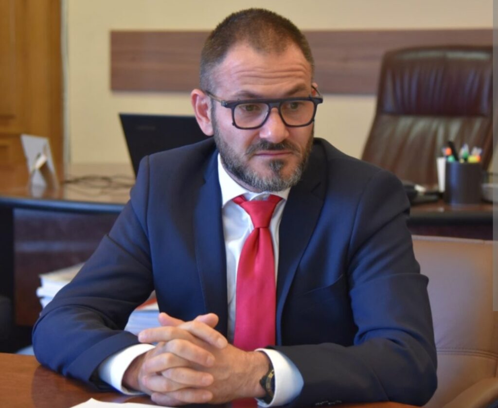 Președintele ANPC a semnat ordinele pentru încetarea practicilor înșelătoare și incorecte în cazul a 11 bănci