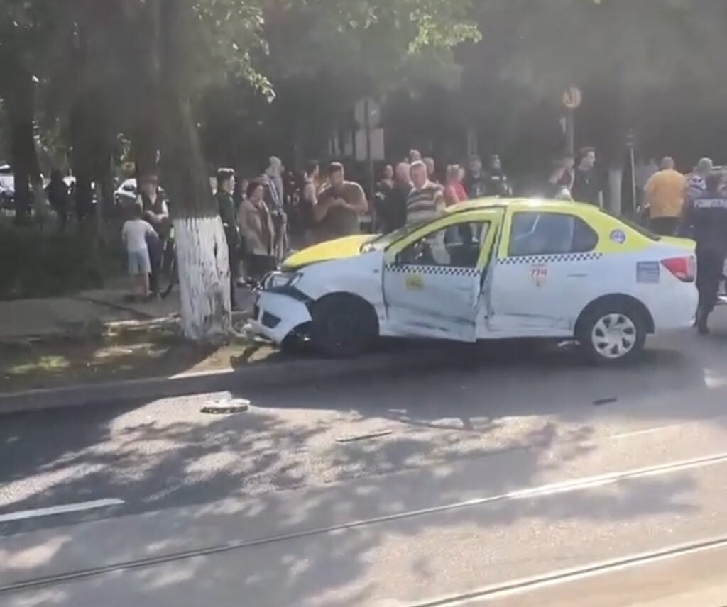 Accident in Ploiesti, langa Spitalul Judetean. Trei masini implicate, o victima