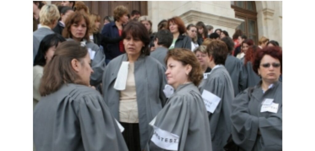 România dă în clocot! Grefierii ameninţă şi ei cu proteste: ‘Creşterea vârstei de pensionare va echivala cu condamnarea la moarte sigură la locul de muncă’
