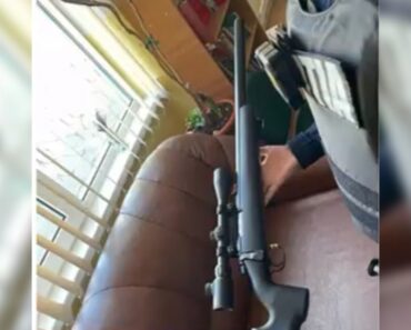 Un elev de 7 ani a mers cu o armă cu lunetă într-o şcoală din Constanţa