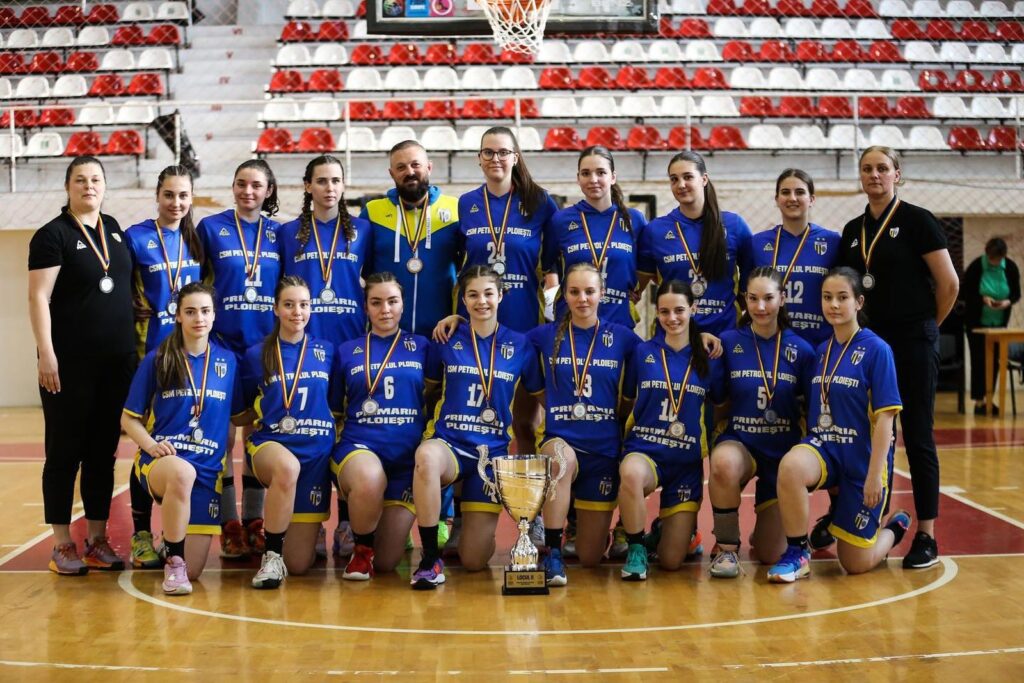 Baschetbalistele Ploieștiului poartă argint!