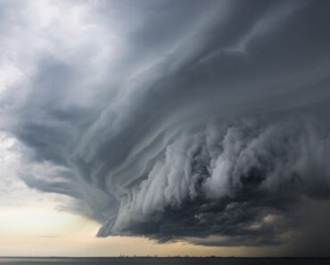 Vine ciclonul mediteranean peste România. Cum va fi influenţată prognoza meteo / Meteorologii au emis cod PORTOCALIU de ploi și grindină