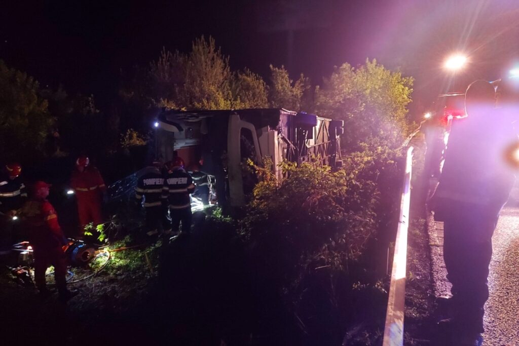 Cum s-a produs accidentul de pe DN1, în care un autocar s-a răsturnat, noaptea trecută