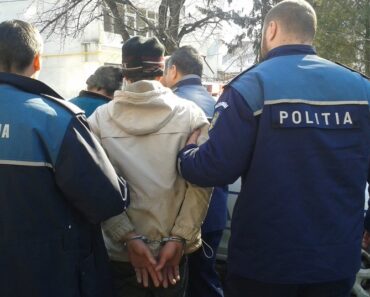 5 tineri, reținuți de Poliție, în urma perchezițiilor din Ploieşti şi Blejoi