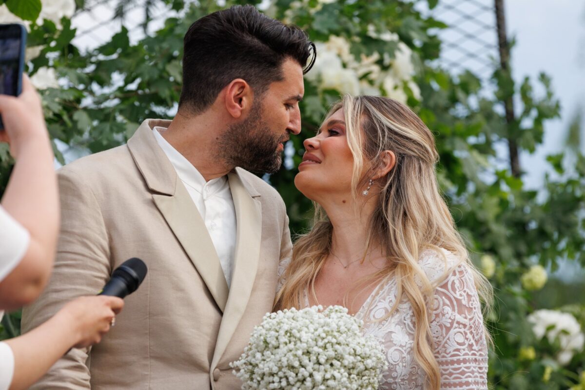 Smiley și Gina Pistol s-au căsătorit. Totul despre nunta lor. Cum arată locația în care vor petrece alături de cei 300 de invitați