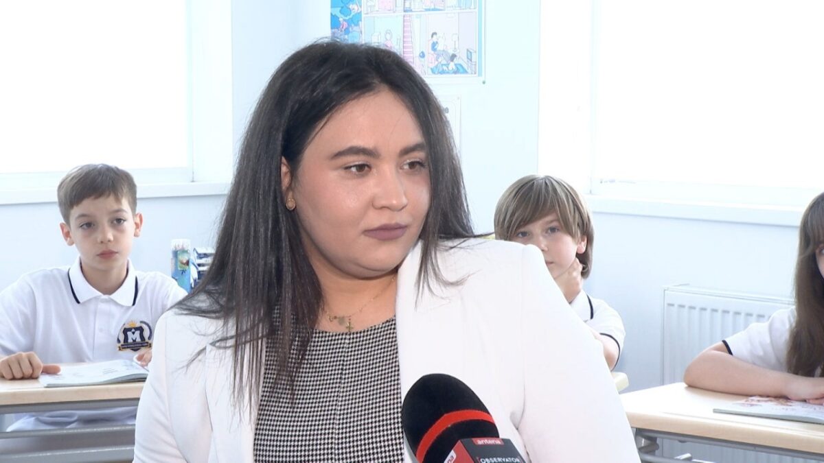 Şcoală la stat sau la privat? Răspunsul sincer al unei învățătoare care a renunțat la învățământul public, după șase ani de predare în Onești