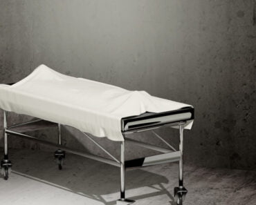 Cazul femeii găsite moarte în lada unui pat, într-un apartament din București. Ce arată autopsia
