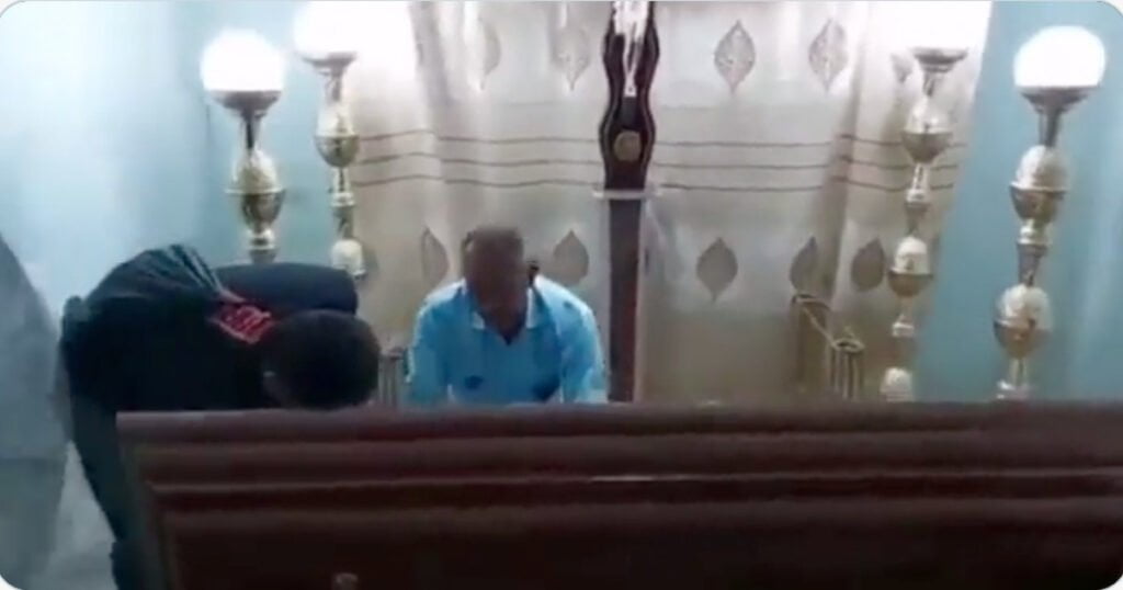 O femeie declarată moartă s-a trezit în timpul priveghiului. „Cu mâna stângă lovea pereţii sicriului”