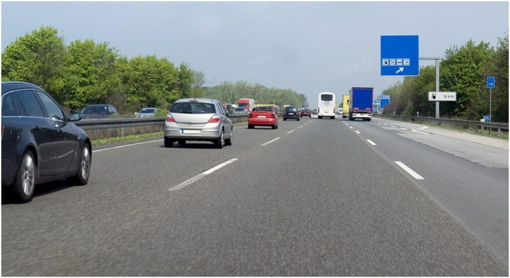 Un român și-a uitat soția pe o autostradă din Germania, după ce s-au oprit într-o parcare pentru a merge la toaletă