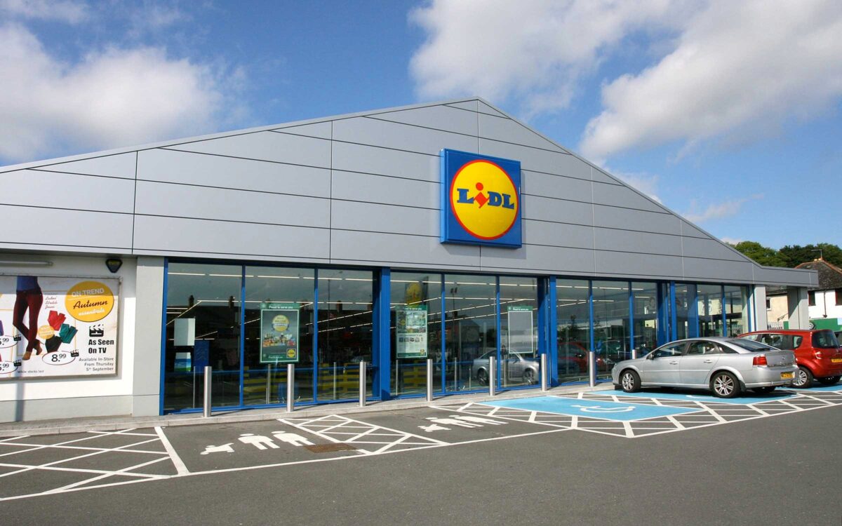Produsul iubit de români care intră la super oferta Lidl, de sâmbătă, 17 iunie 2023. Prețul scade enorm, așa că va fi bătaie pe el în weekend