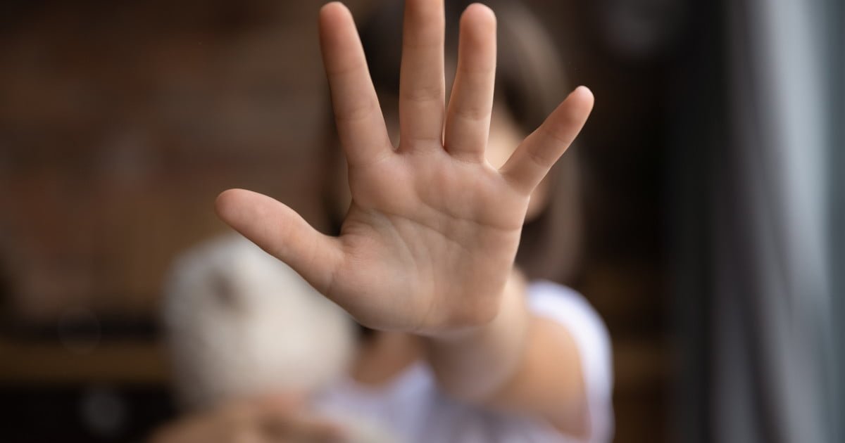 Un tată din Satu Mare și-a violat, ani la rând, fiica minoră. Cum a convins-o să păstreze tăcerea