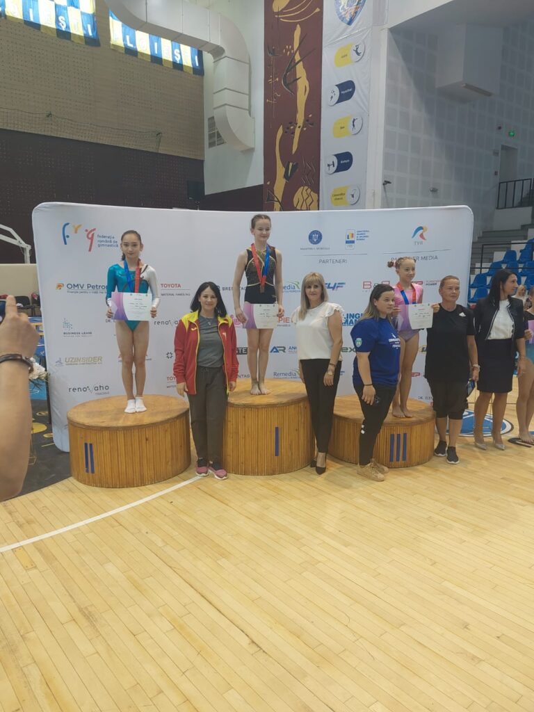 Gimnastele petroliste au urcat pe podiumul de premiere
