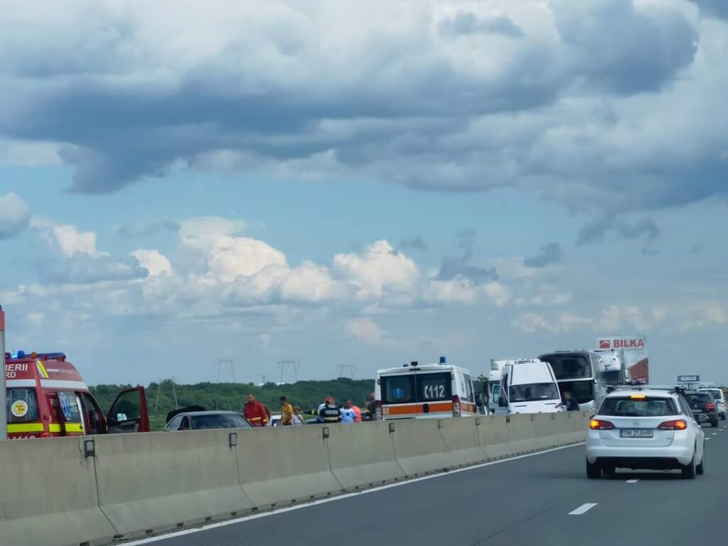 Accident pe DN1, la Băneşti. 4 maşini implicate. S-a format coloană pe câțiva kilometri