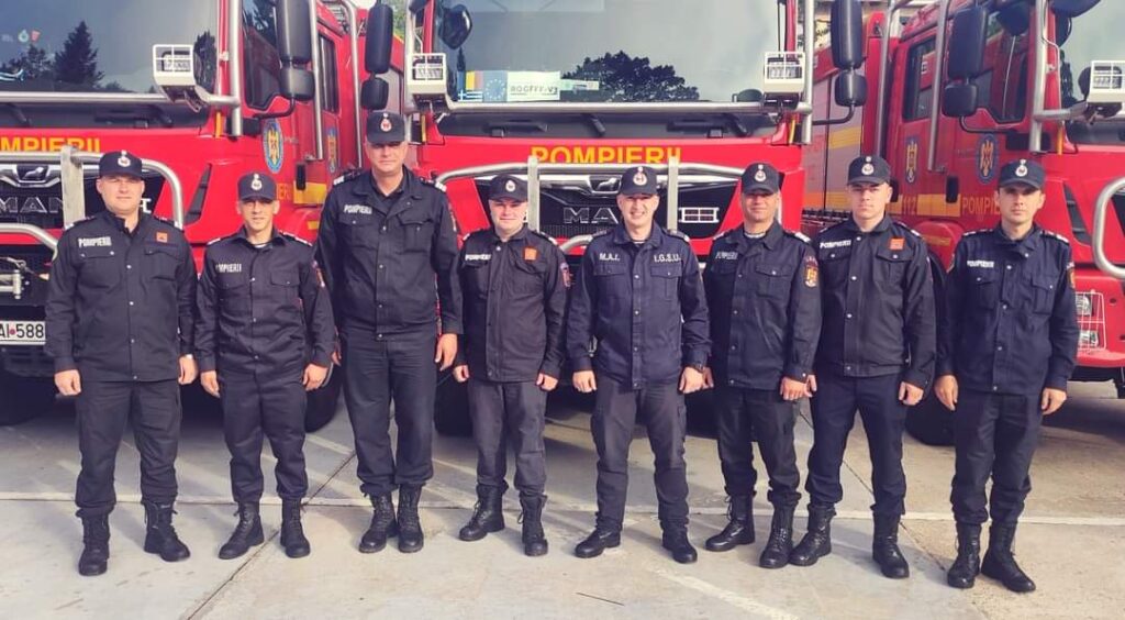 Ei sunt pompierii ISU Prahova care vor pleca in Grecia pentru a monitoriza si interveni in cazul incendiilor de pe insule