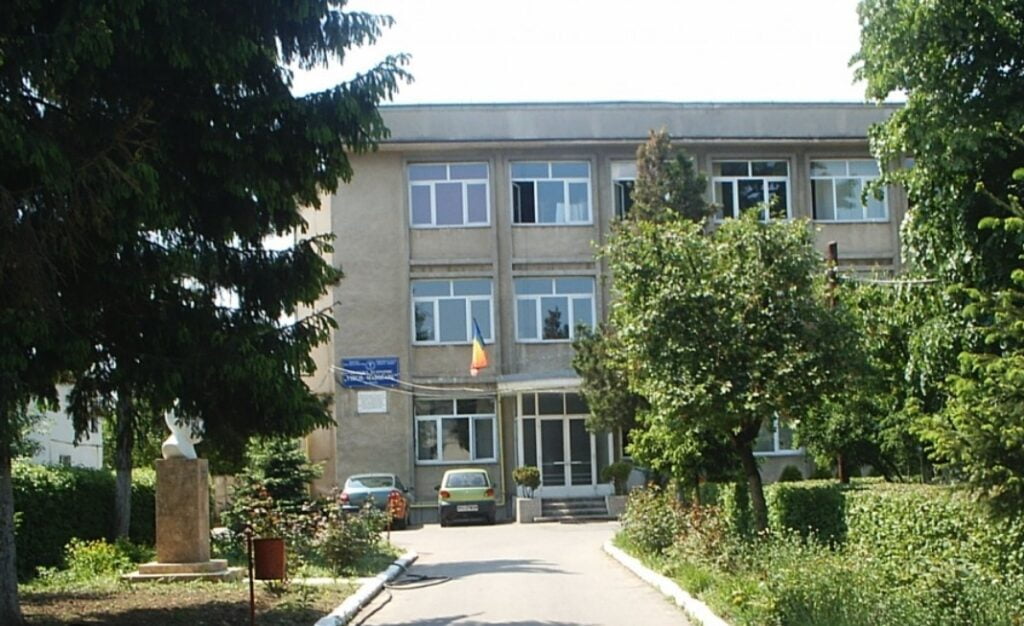 In atentia Inspectoratului Scolar Prahova! 300 de elevi de la „Virgil Madgearu” Ploiesti nu se pot inscrie la BAC! Maine e ultima zi, iar secretarele sunt in greva
