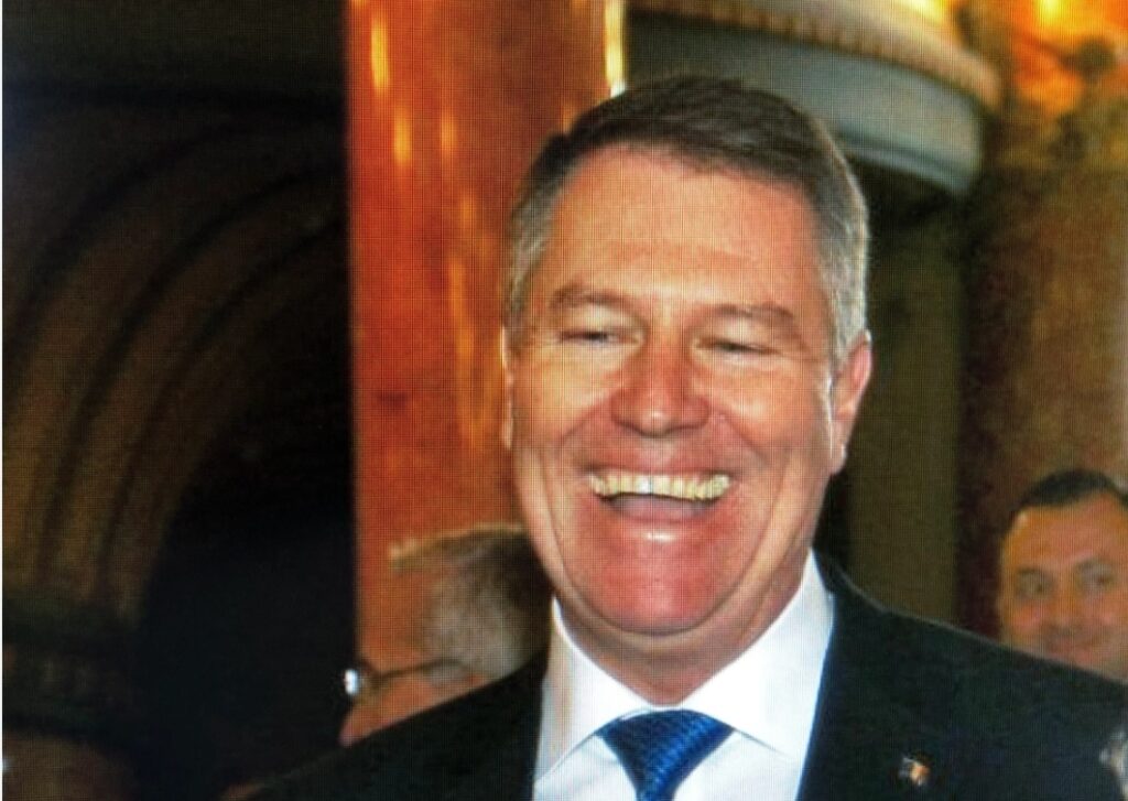 România Stricată: păcănelele, țigările electronice și drogurile au invadat școlile. Ce i-a ieșit lui Iohannis în loc de „România Educată”