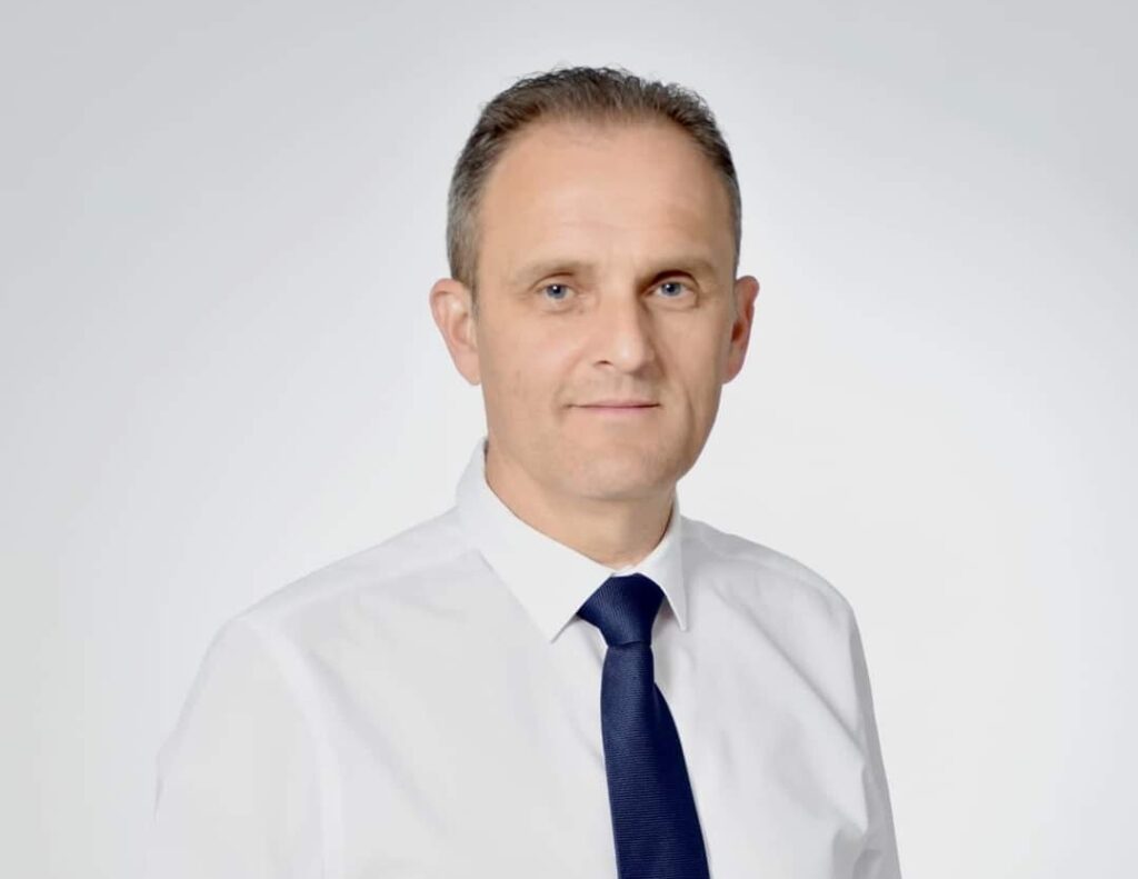 Prefectul Virgiliu Nanu împlineşte, astăzi, 49 de ani. La mulți ani!