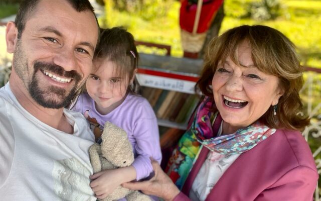 „Căsuţa cu cărţi”, proiectul unui IT-ist din Câmpina prin care oricine poate avea acces gratis la lectură: zeci de mini-biblioteci montate în localități din Prahova/ „Cărţile bune dispar, acum le ştampilez ca să nu mai fie vândute”