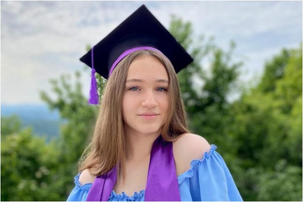 Eleva de la ţară care a luat 10 la Evaluare Naţională. Nu a făcut meditaţii şi a mers 6 km zilnic până la şcoală. „Mi-am mai ajutat şi familia”