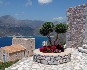 Prețul ireal de mic pentru o vilă în cea mai frumoasă insulă din Grecia. Are piscină privată și se află chiar lângă mare