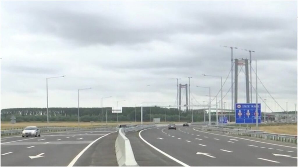 Cât durează un drum din nordul Moldovei până pe litoral, pe podul de la Brăila. Cel mai rapid traseu până la mare
