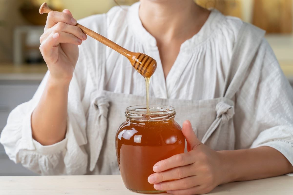Mierea de salcâm va fi şi mai scumpă! Cât va costa un borcan Mierea de salcâm va fi şi mai scumpă! Cât va costa un borcan