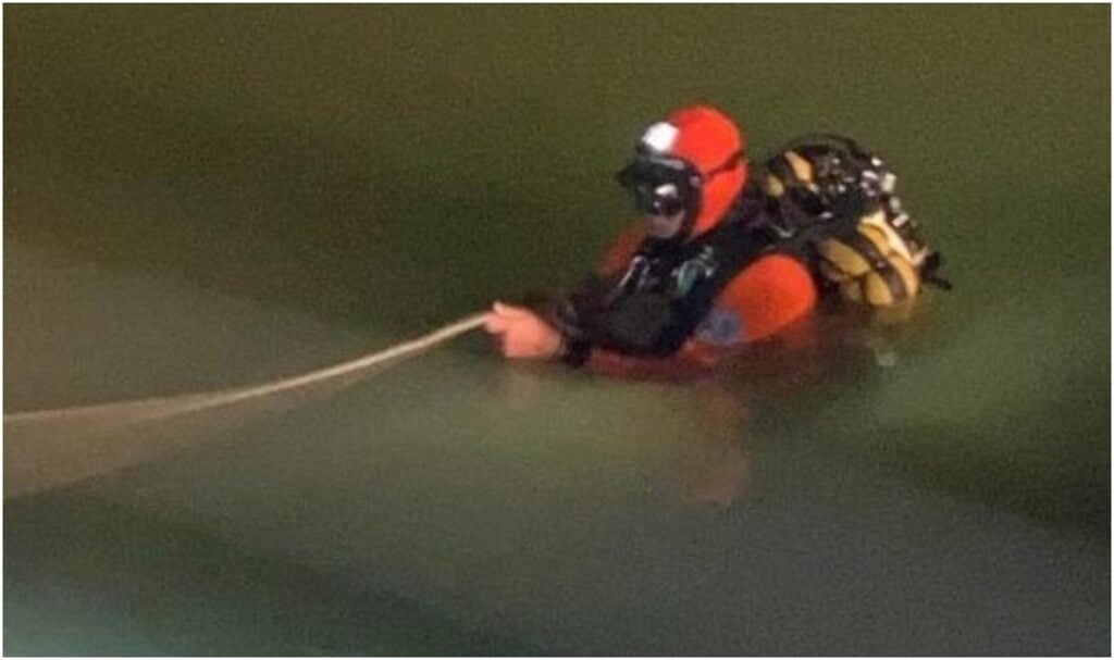 Doi frați români de 6 și 7 ani au pierit înghițiți de ape, într-un lac de acumulare, în Italia. Părinții le-au găsit doar papucii pe mal