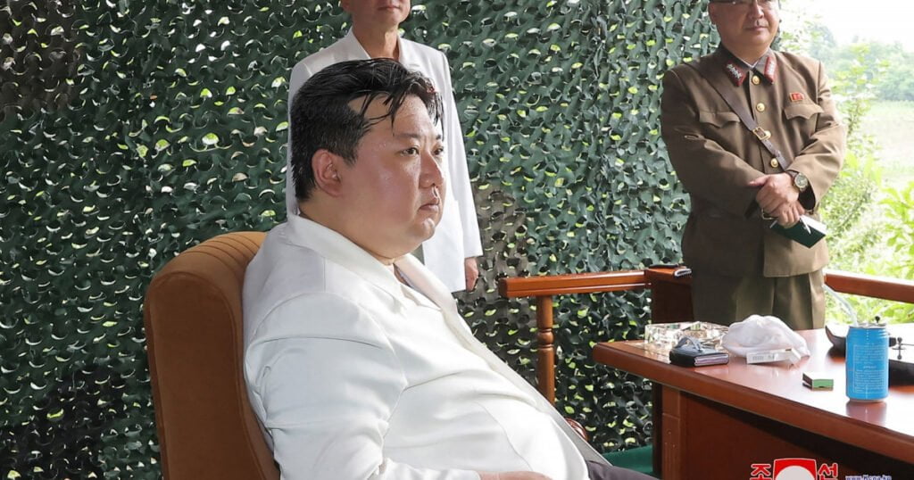 Obiectul misterios de pe masa lui Kim Jong Un. „Este foarte posibil să fi fost introdus în mod secret”