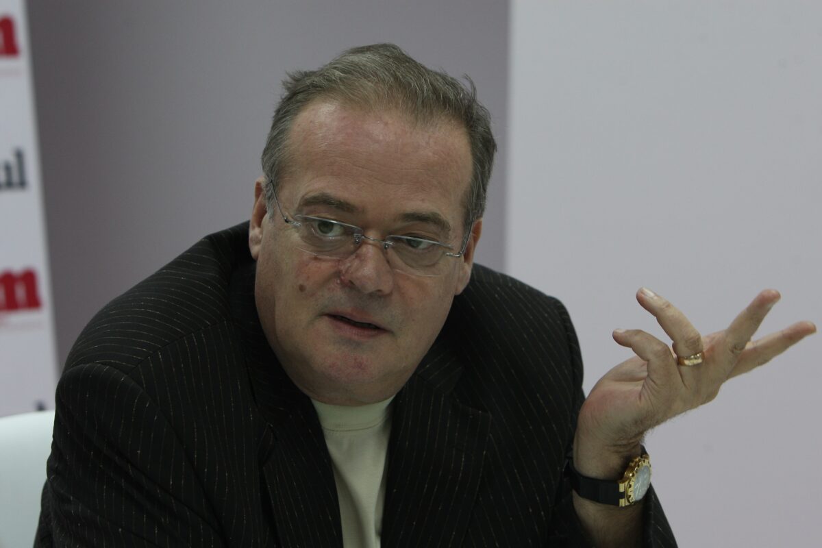 Doliu în lumea politică! A murit Dan Matei Agathon, fost ministru al Turismului în Guvernul Năstase Doliu în lumea politică! A murit Dan Matei Agathon, fost ministru al Turismului în Guvernul Năstase