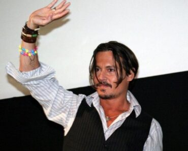 Johnny Depp, găsit inconștient în camera sa de hotel, înaintea celui mai recent concert din Budapesta