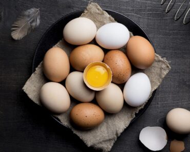 Ce trebuie să faci pentru ca ouăle să nu crape la fierbere. Secretul pe care puțini îl cunosc