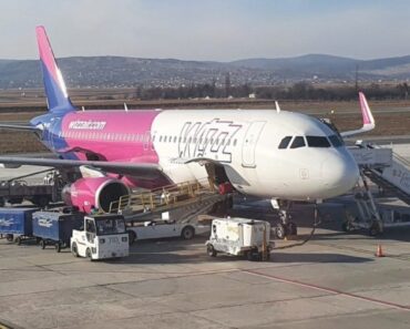 Surpriză de la Wizz Air: compania intruduce zboruri către o destinație iubită de români. Prețul biletelor este super redus