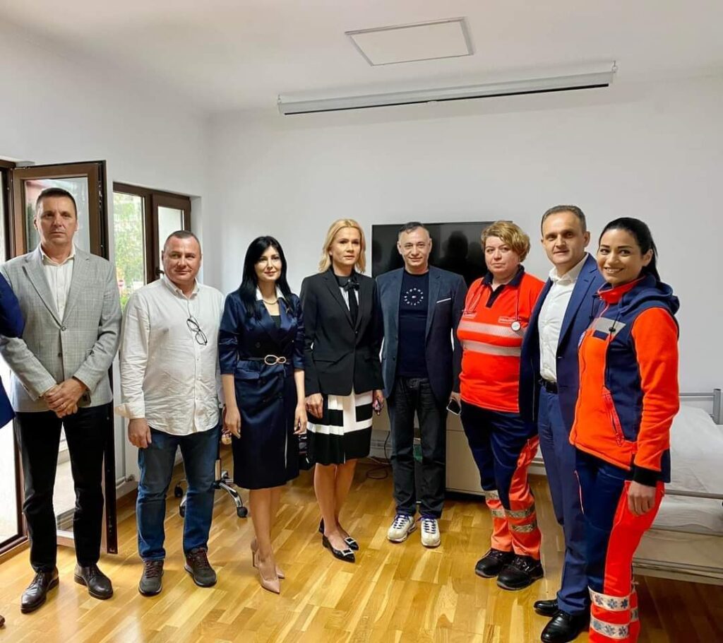 Prefectul Virgiliu Nanu, prezent la inaugurarea unitatii Ambulantei Prahova, la Valea Doftanei
