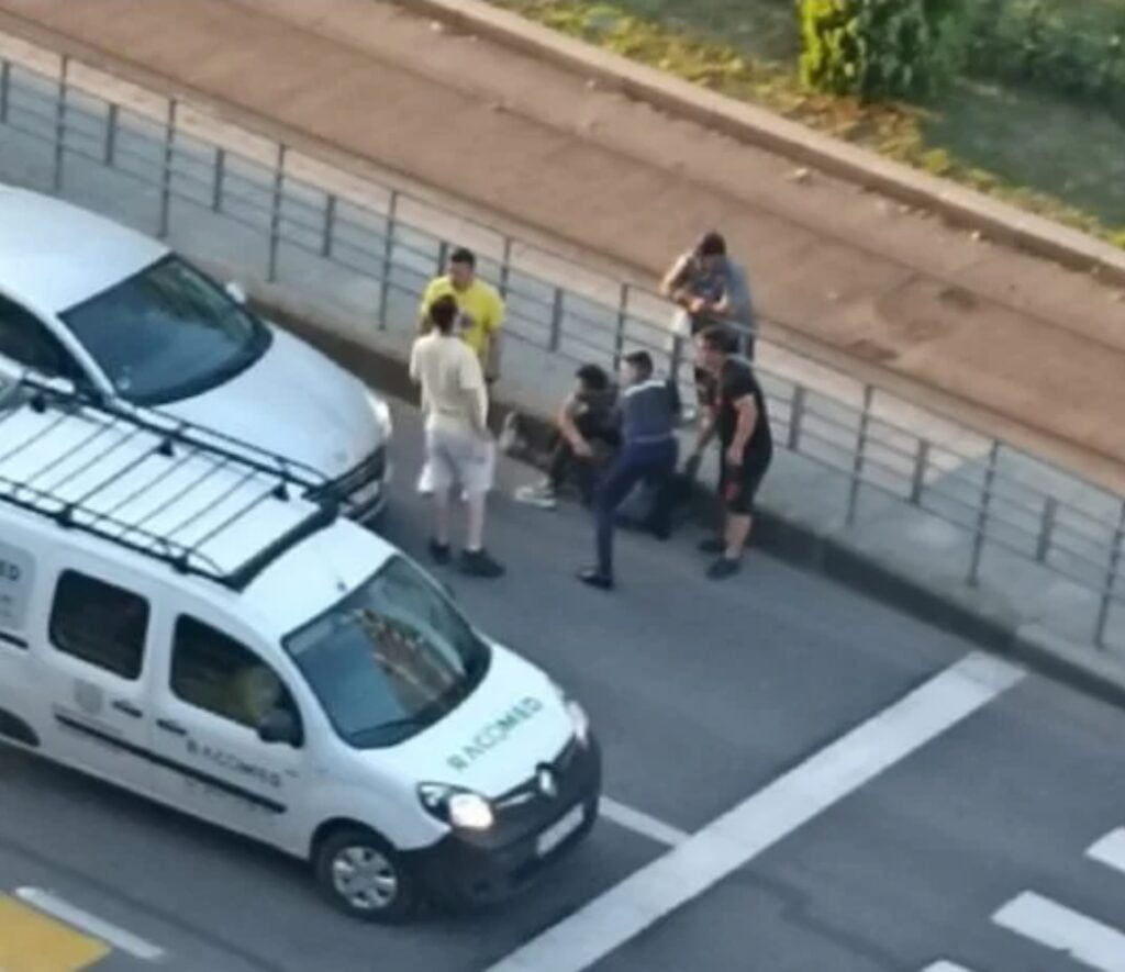 S-a umplut Ploieştiul de drogați! Un bărbat care consumase substanțe interzise a vandalizat o maşină, în văzul tuturor