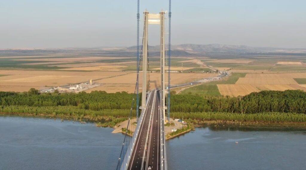 Podul de la Brăila, cel mai lung pod suspendat din România, este inaugurat astăzi după o investiţie de 363 de milioane de euro