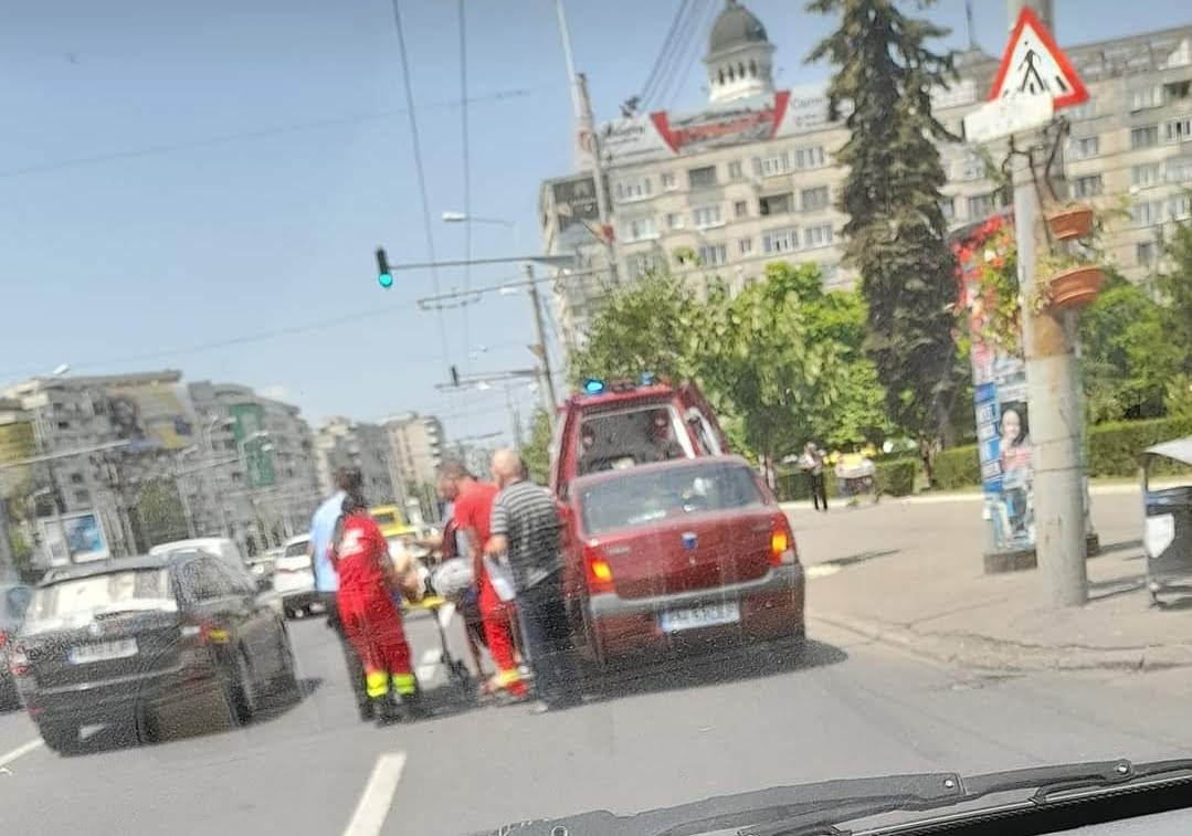 Pieton, lovit de maşină, în centrul Ploieştiului. Victima era la câțiva paşi de trecere, dar a ales sa traverseze neregulamentar