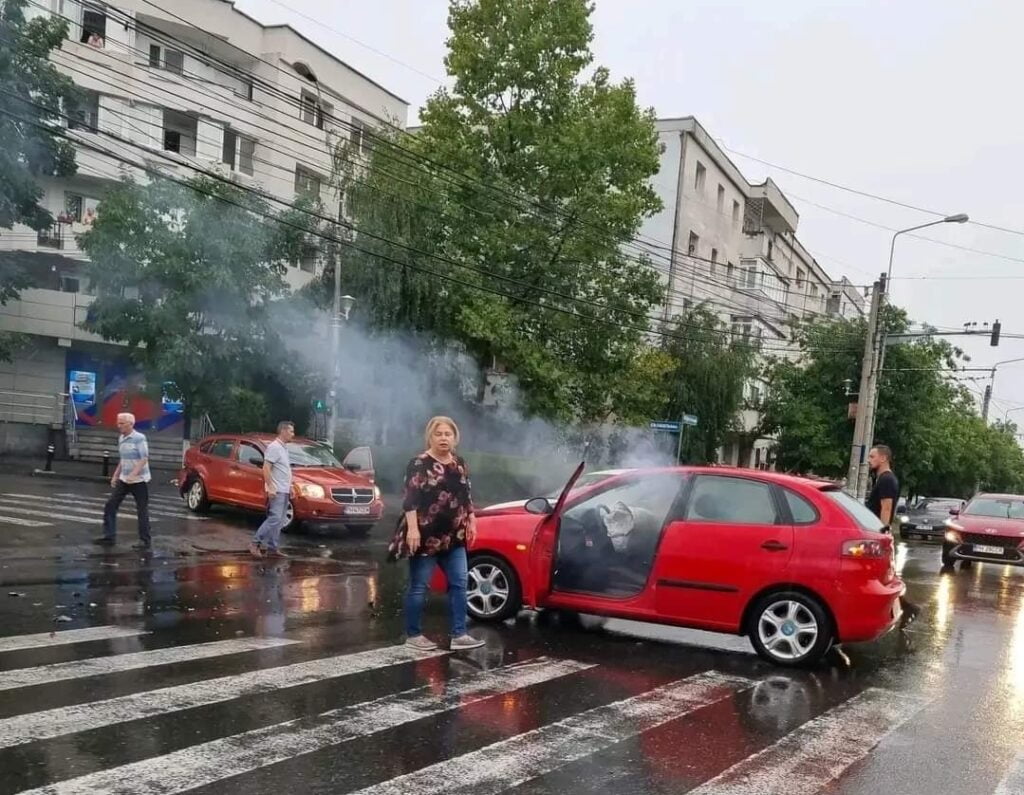 Accident în Ploieşti, zona Păltiniş. Două maşini implicate