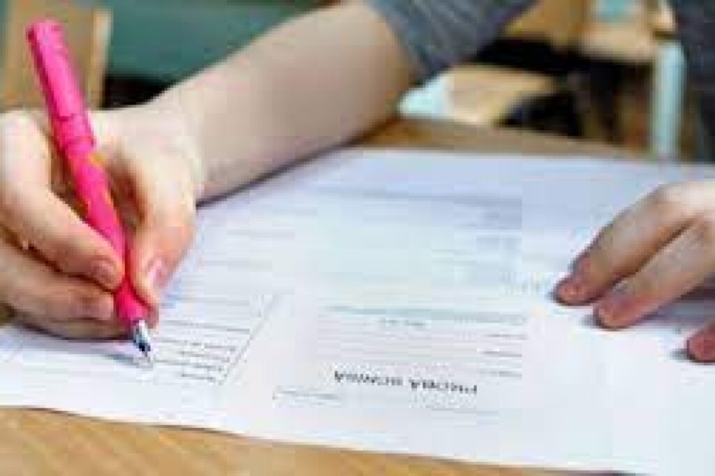 Cand profesorul e mai slab decât elevul: Unui tânăr din Brebu, Prahova, i-a crescut nota la Limba română de la 5.95, la 7.50, în urma contestațiilor