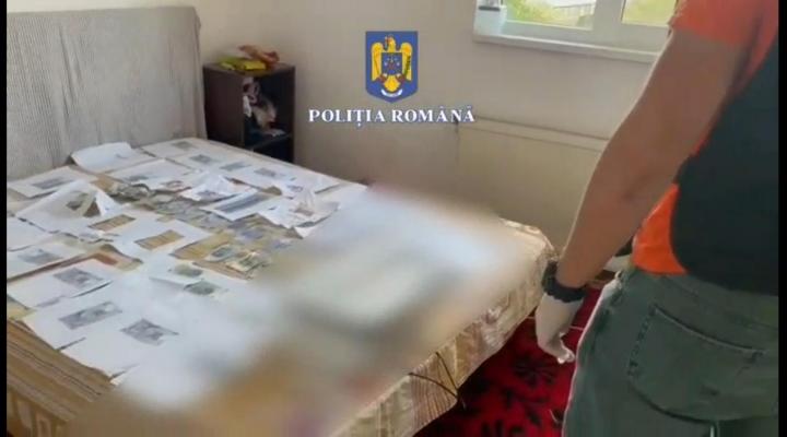 Un ploieştean a tras spaima vieții lui după ce un braşovean i-a cumpărat maşina cu bancnote false. Percheziții la domiciliul escrocului