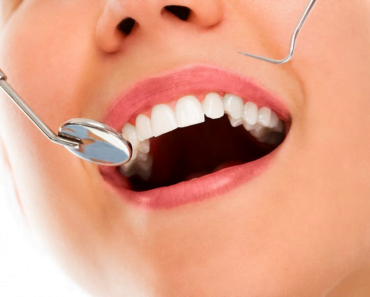 Este bicarbonatul de sodiu bun pentru dinți? 4 moduri eficiente de a-l folosi pentru a avea dinți albi