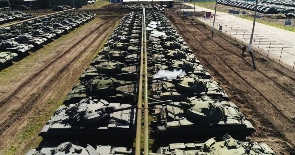 Rusia a scos mii de blindate și tancuri sovietice din marele său depozit militar din Siberia